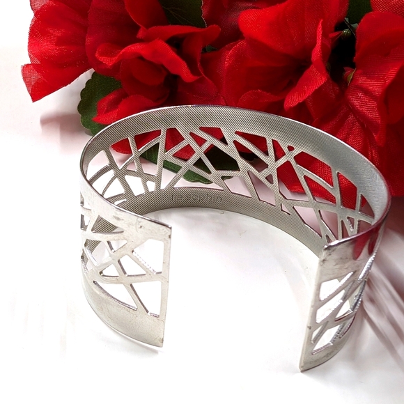 Lia Sophia Signed Gorgeous Vintage Cuff Style Bracelet - Picture 3 of 4